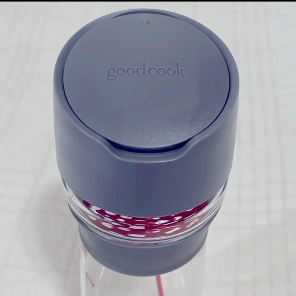 Good cook salad dressing mixer/dispenser